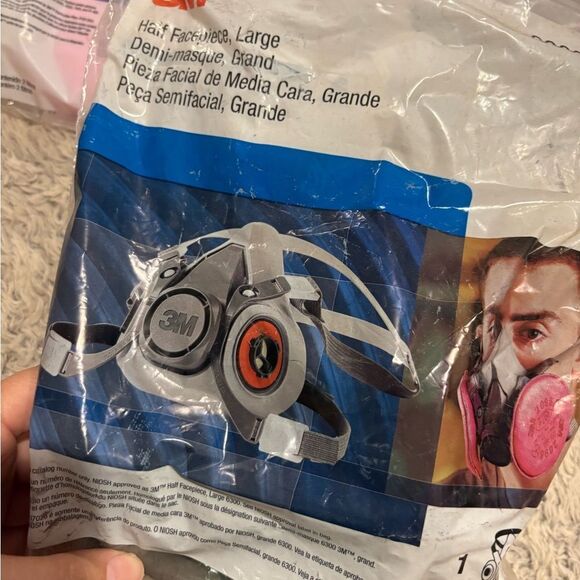3M Half Facepiece Respirator with Filters - Picture 2 of 4